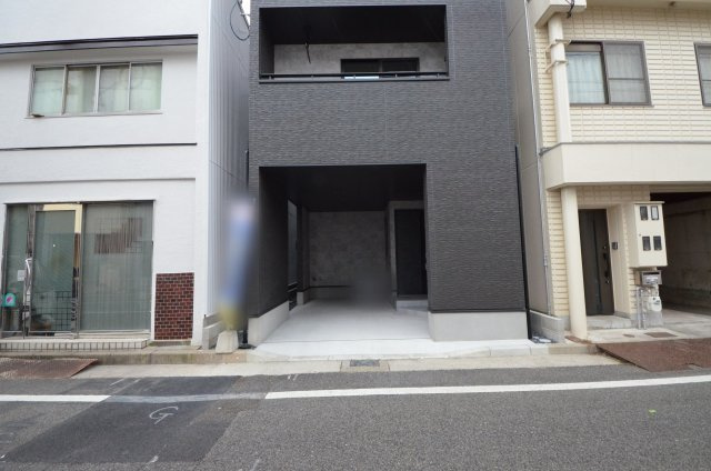 吉島新町二丁目の駐車場|前面道路は交通量が少なく駐車楽々
駐車は1台可能です