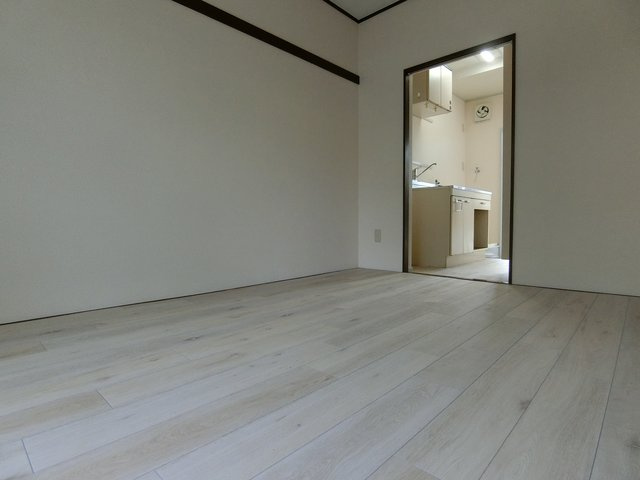 エクセルハイム平山の居間・リビング|リフォームによって、床の色が違う事が有ります