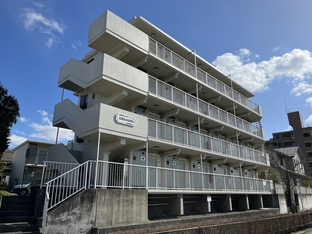 エクセルハイム平山のエントランス