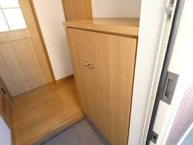 コーポライムライトの玄関