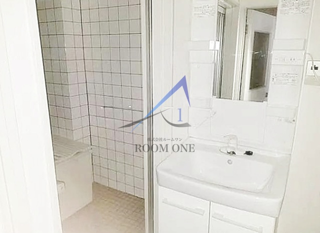 コーポ高輪の洗面所|独立洗面台です。