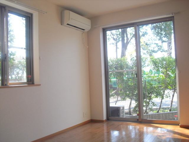 パークサイド西川の内装|広めのリビング１０帖フローリング　カウンターキッチン