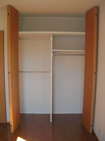 パークサイド西川の収納|天井まで高さのあるクロゼット