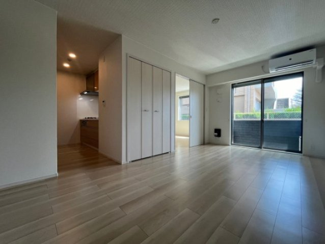 ヴィアソーレ摂津の居間・リビング