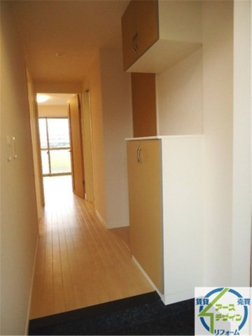 エコハウス華園Aの玄関|パース写真