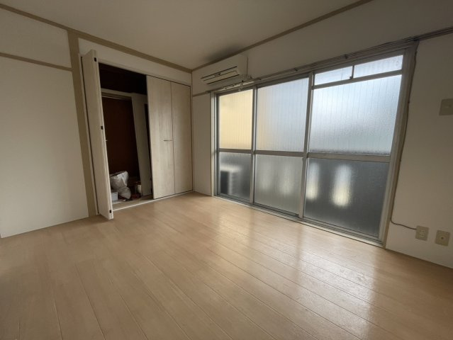 喜多ハイツの洋室