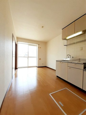 【居間・リビング】 | ニューエルディム宮島 | 使いやすい居間です