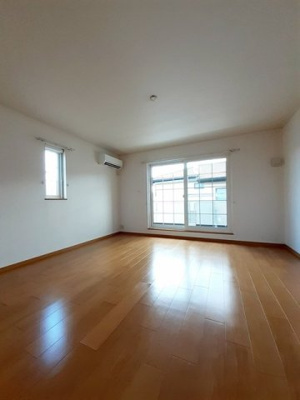 【居間・リビング】 | ラフレシ－ル・Ｋ | ゆったり過ごせる居間です