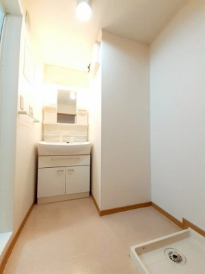 【洗面所】 | ラフレシ－ル・Ｋ | 脱衣スペースもあります