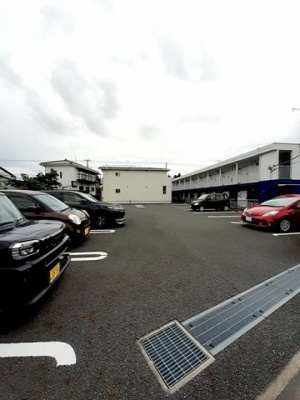 【駐車場】 | ミドルＡ | 駐車場があるので、車を買う予定の方も安心です