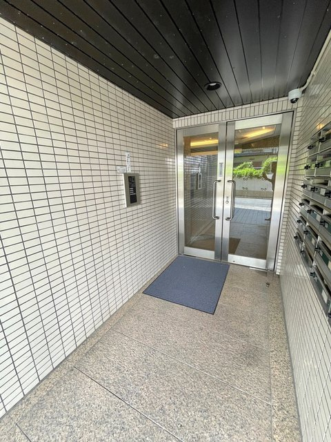 ウェストハイツのエントランス|オートロック付きのエントランス