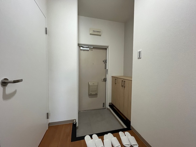 ガーデンハイム狭山A棟の玄関