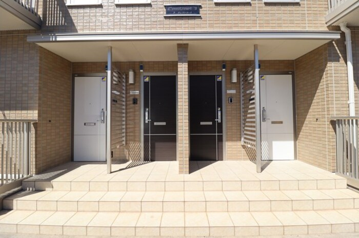 ラヴェスト・コート　Ｂのエントランス|エントランス