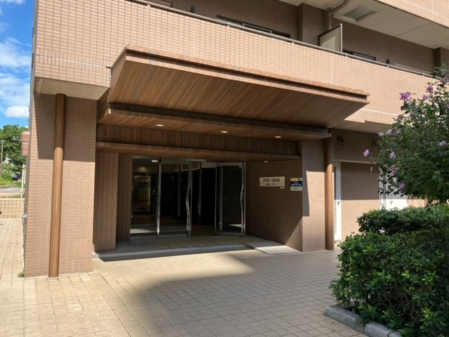 プライムアーバン目黒リバーフロントのエントランス