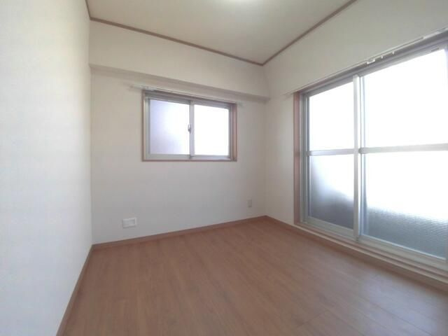 岡部ビルの寝室