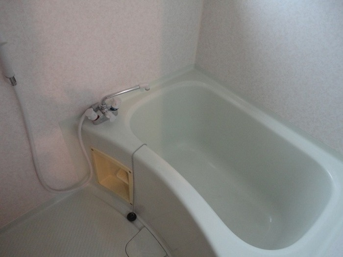 セジュール竹内A棟の浴室|バス・トイレ別