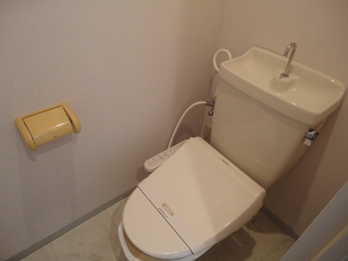 セジュール竹内A棟のトイレ|温水洗浄暖房便座