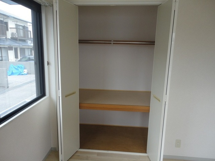 セジュール竹内A棟の収納|北洋室6帖収納