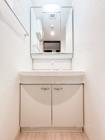 ボワットノワールの洗面所|明るい洗面所です★