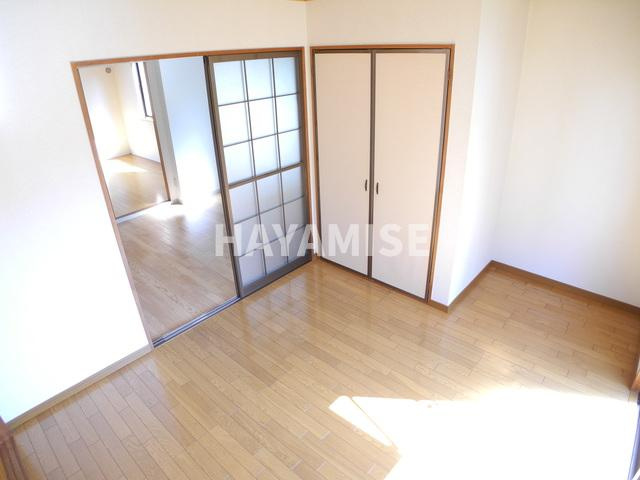 プレジール泉　Ｂ棟の居間・リビング|※同物件別部屋（左右反転タイプ）のお部屋です※