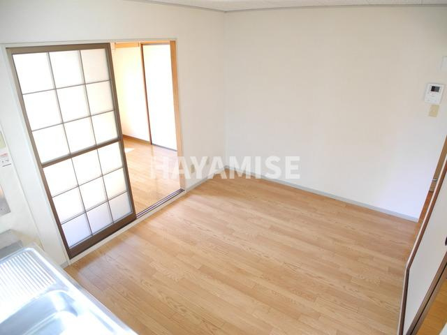 プレジール泉　Ｂ棟の居間・リビング|※同物件別部屋（左右反転タイプ）のお部屋です※