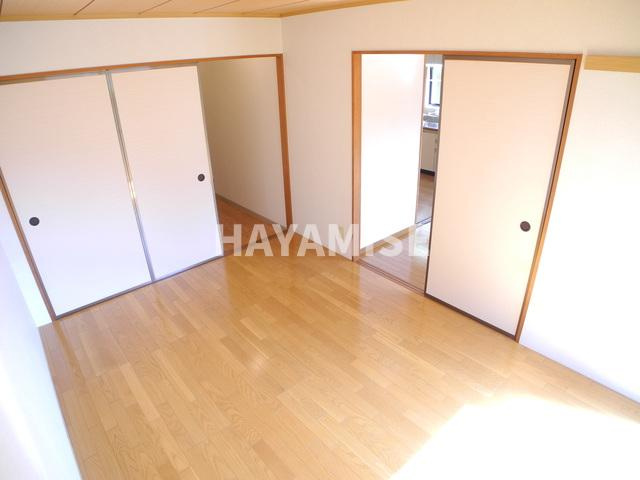 プレジール泉　Ｂ棟の居間・リビング|※同物件別部屋（左右反転タイプ）のお部屋です※
