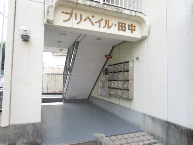 プリベイル田中のエントランス