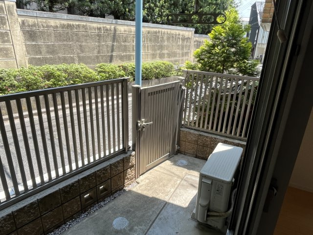 ハックベリーハウスのバルコニー