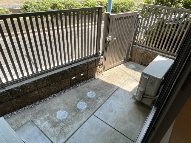 ハックベリーハウスのバルコニー