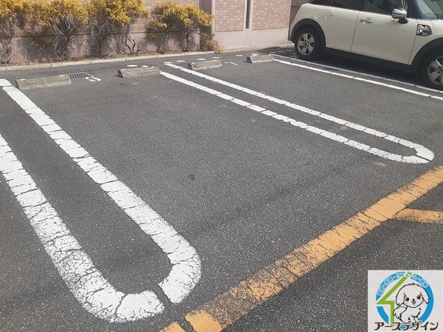 コンフォート本町の駐車場