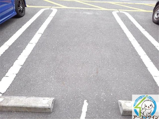コンフォート本町の駐車場