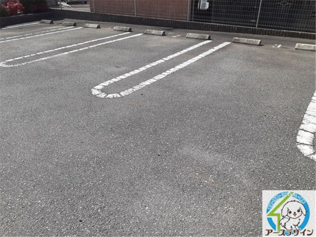 メリディエース・モンスの駐車場