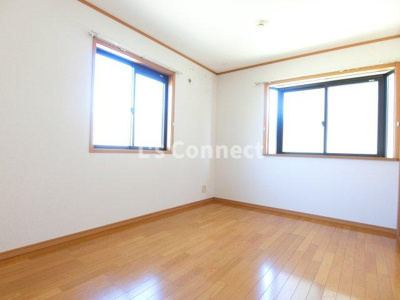 【その他】 | 第５メゾンアカマ | 北側洋室には２面に窓があります。