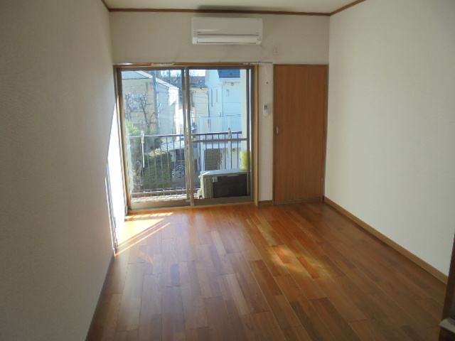 府中市多磨町１丁目の賃貸マンションの居間・リビング
