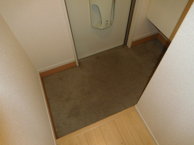 柚垣様戸建借家Ⅲ　Aの玄関