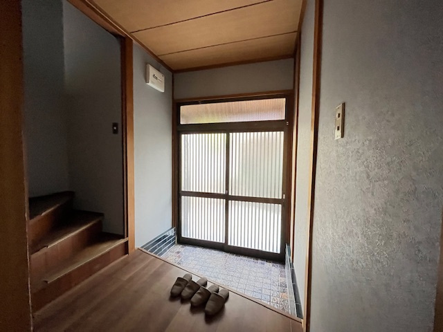 深阪貸家の玄関