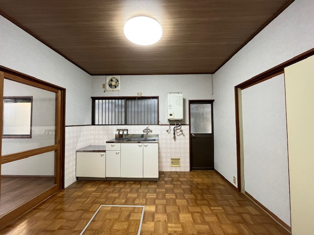 深阪貸家の居間・リビング