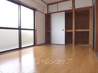 メゾンKSの寝室|収納豊富です
