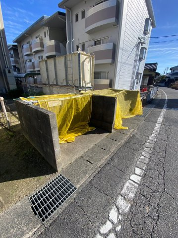 マンション善六の駐車場
