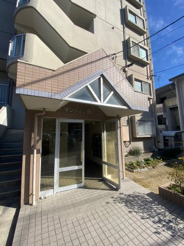 マンション善六のエントランス