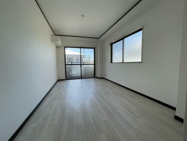 RSハイツの居間・リビング