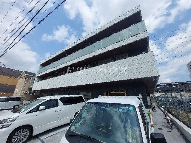 メイプルツリーの駐車場