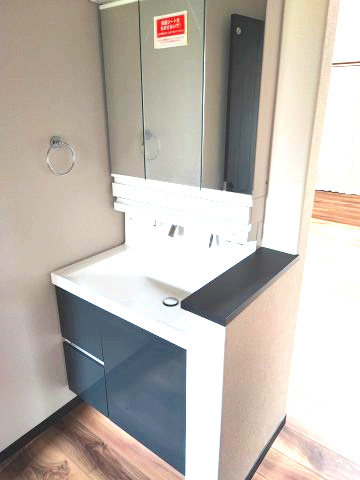 東松山市上野本　未入居住宅（平屋建て）太陽光システム搭載の洗面所