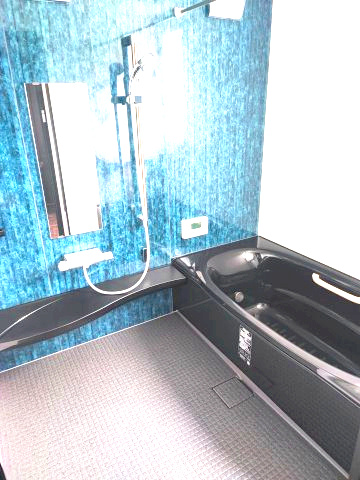 東松山市上野本　未入居住宅（平屋建て）太陽光システム搭載の浴室