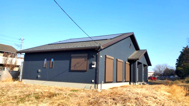 東松山市上野本　未入居住宅（平屋建て）太陽光システム搭載の外観