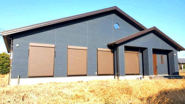 東松山市上野本　未入居住宅（平屋建て）太陽光システム搭載の外観