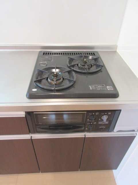 リッツ大倉山のキッチン|料理の幅が広がるグリル付きガス2口システムキッチン