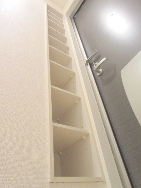 リッツ大倉山の玄関|高さのあるシューズＢＯＸ