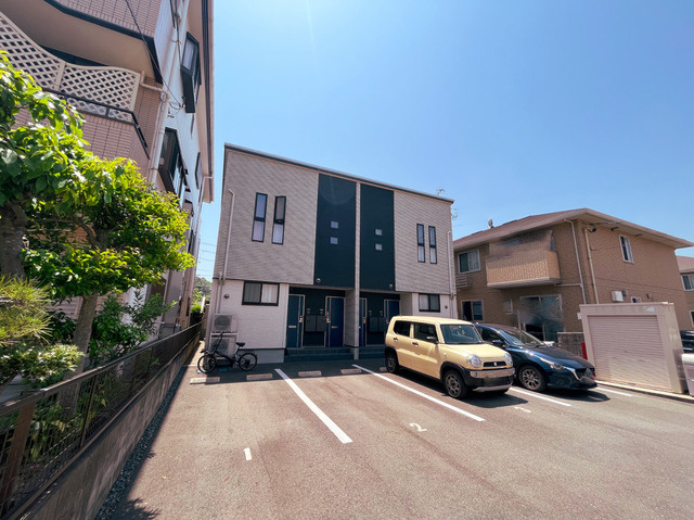 フェリックスの駐車場