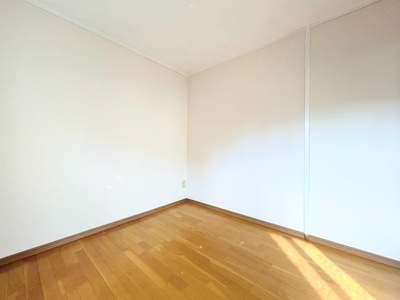 【洋室】 | 新横浜マンション | ◆感性を育むプライベートルームはシンプルでスマートな空間。好みの空間で読書をしたり、音楽を聞いたりと一人の時間も充実したものにできます。